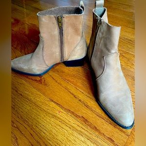 Light tan Boots